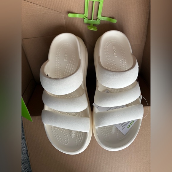 BNWT Crocs Mega Crush Triple Strap Sandals – Chalk White – Style ID: 521539 - Picture 13 of 15